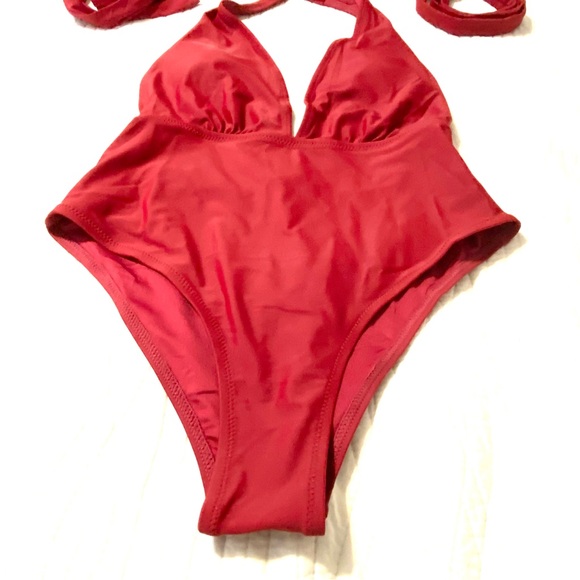 CUPSHE Deep V-Neck One-Piece Swimsuit - Picture 5 of 11